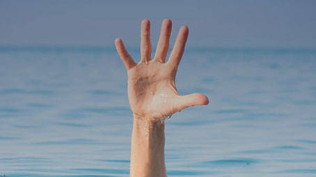 من منا سينجو؟